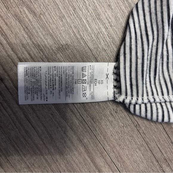Old Navy Black and White Striped Short Sleeve Tee - Picture 6 of 7